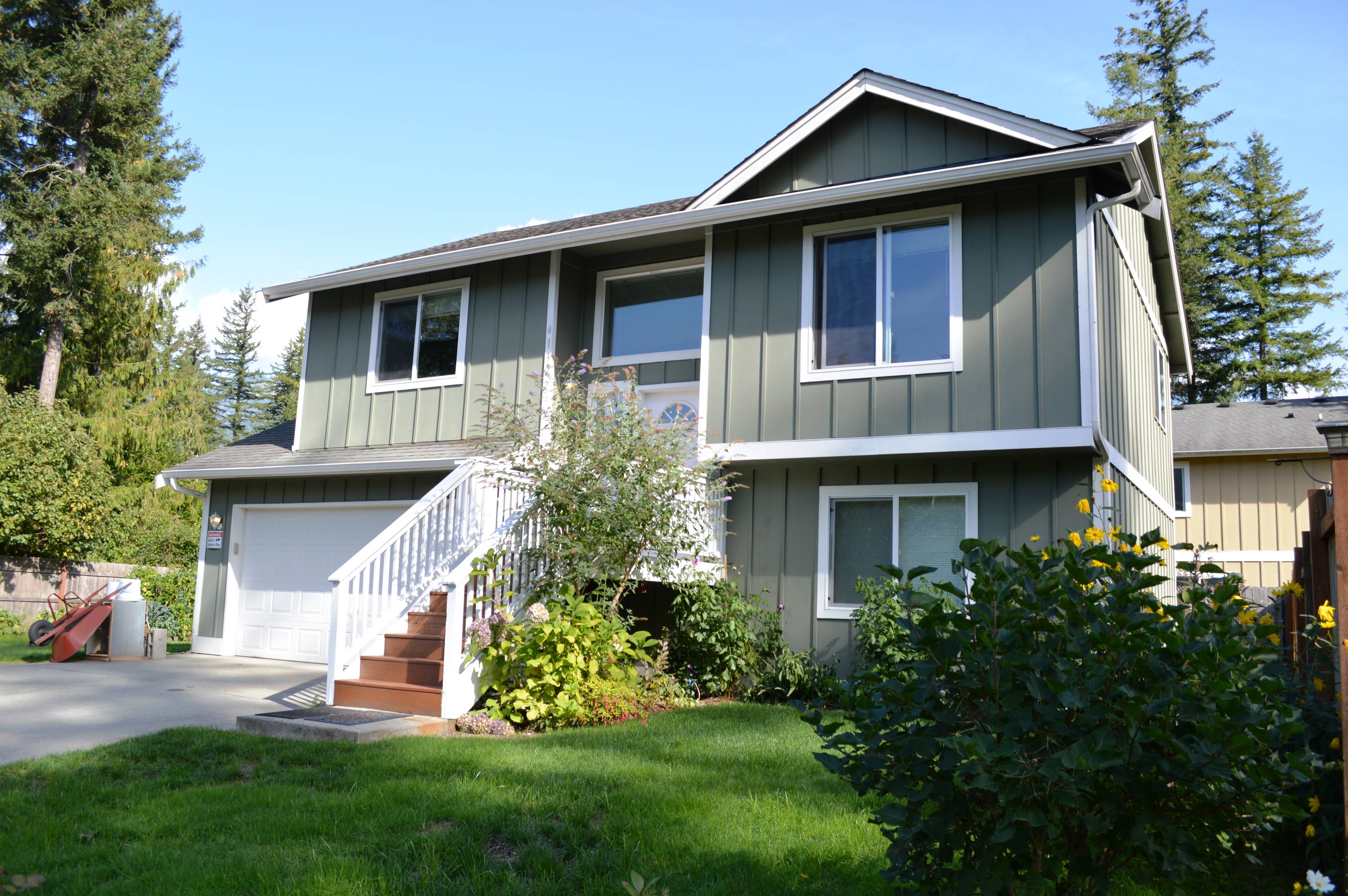 Gold Bar Home for Sale Near Skiing, Hiking, Fishing & H